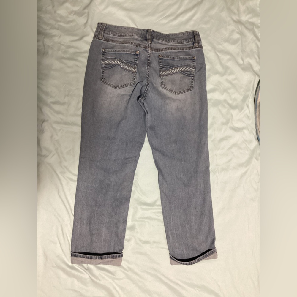 White House Black Market Blanc Light Wash Capri Jeans Size 4 - Picture 8 of 11